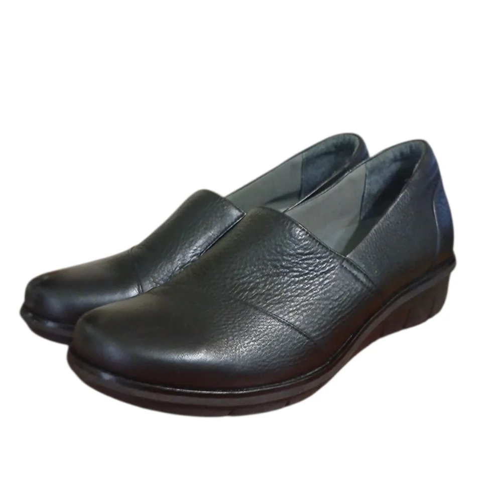 Dansko Julia Black Milled Leather Flat Shoe Women's Size 10